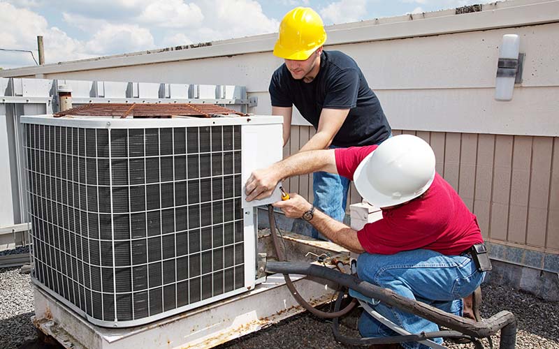 Professionals-Fixing-HVAC-System