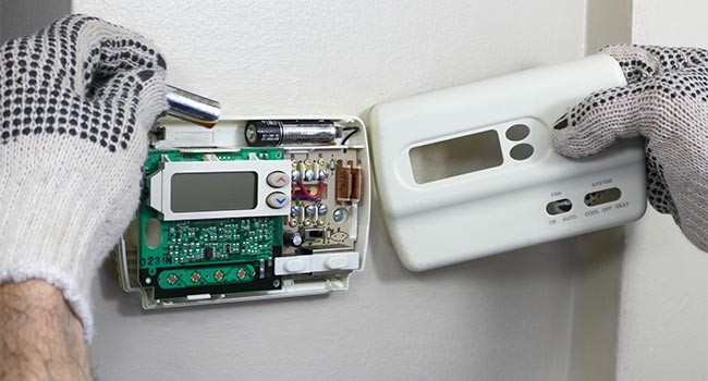 inspect the thermostat device
